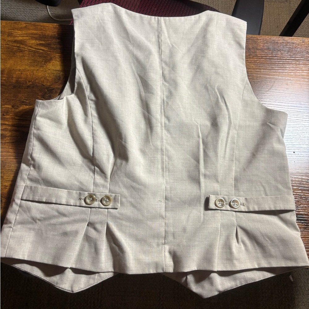 Beige vest